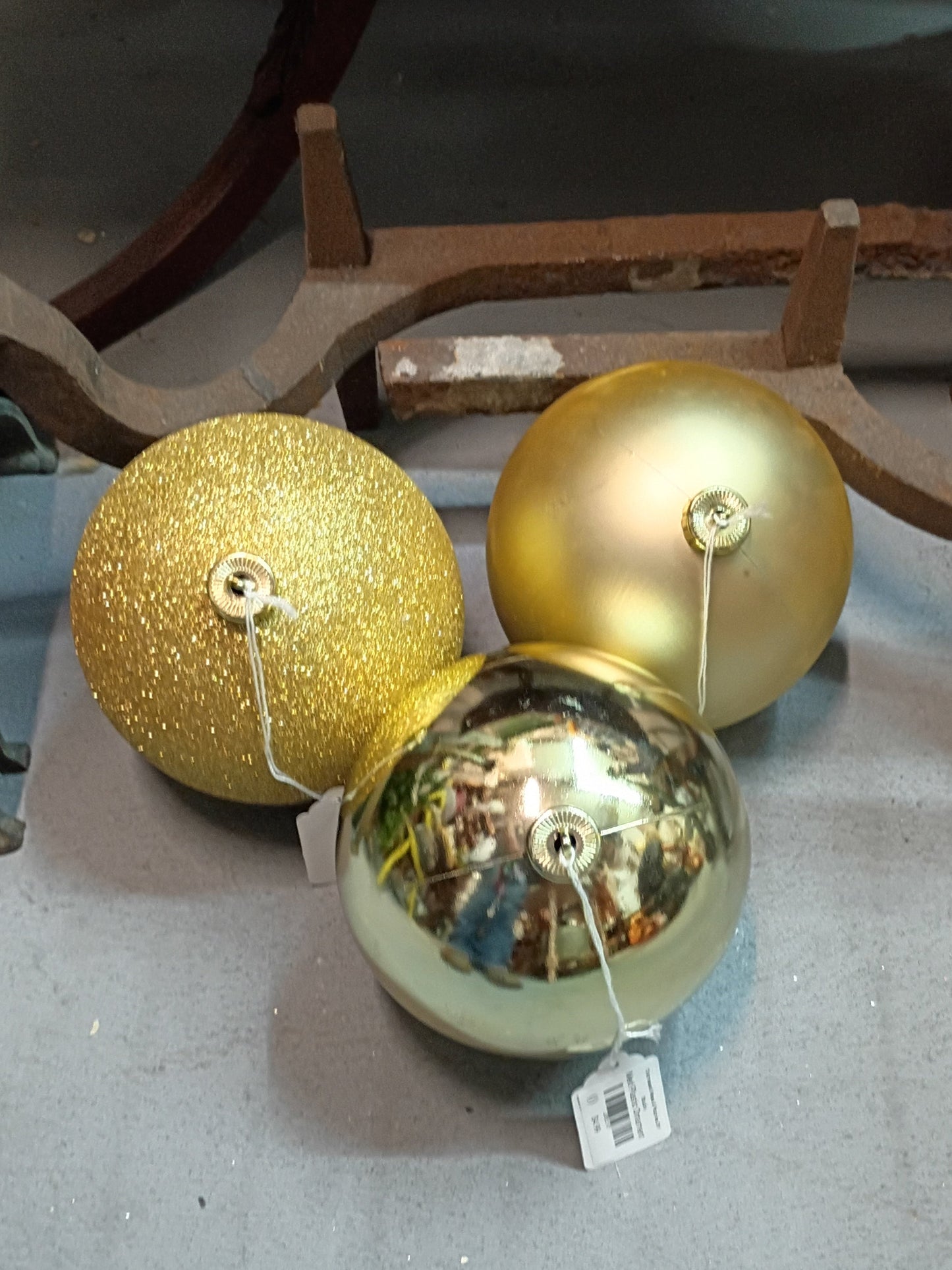 Med Plastic Ornament Gold