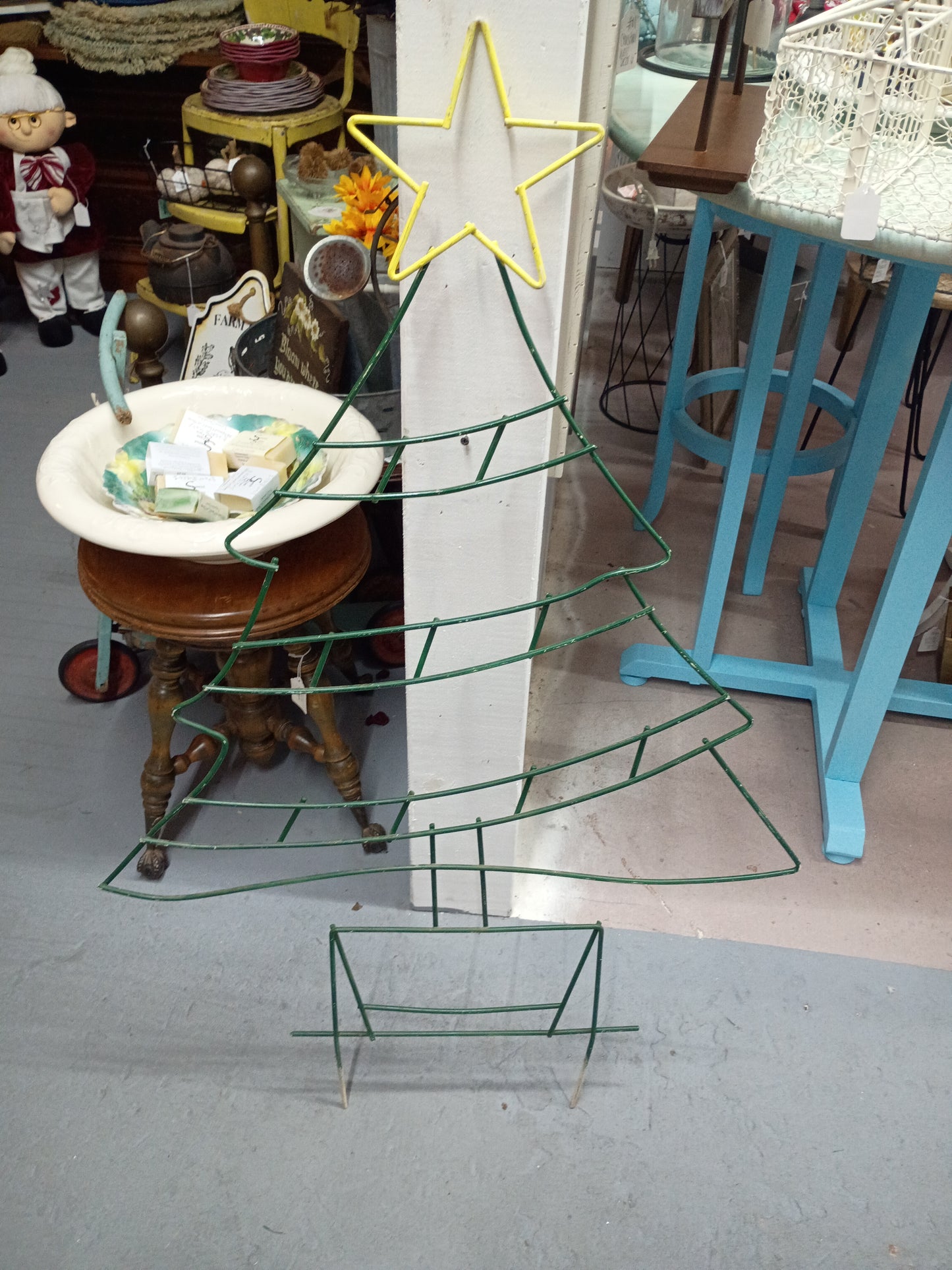 Vintage Metal Lawn Xmas Tree